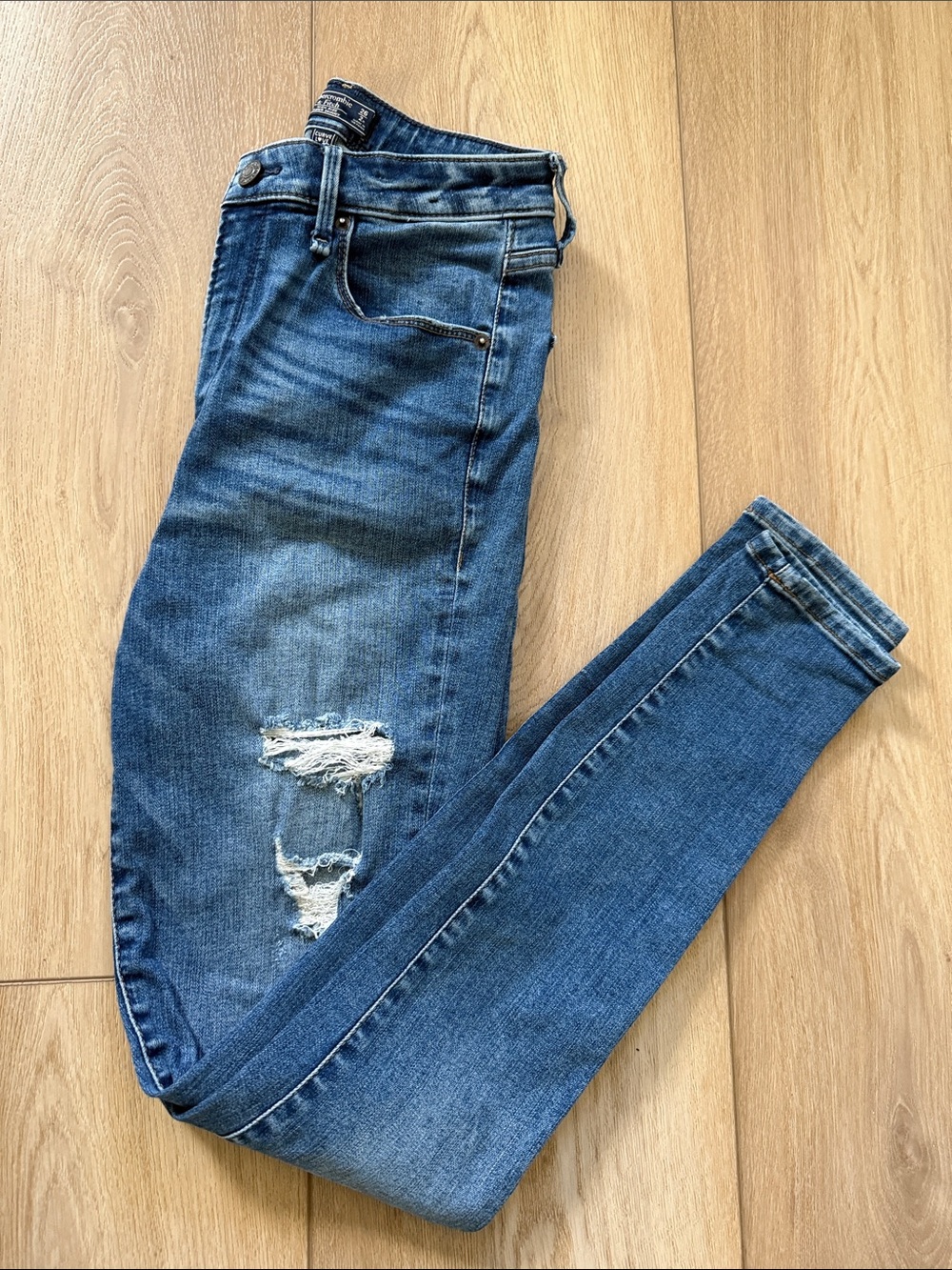 Abercrombie & Fitch Curve Love Medium Blue Distressed Skinny Jeans Size 26/2